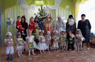 Новогодний утренник в разновозрастной группе от 1,6 до 3 лет Новогодний утренник в разновозрастной группе от 1,6 до 3 лет.