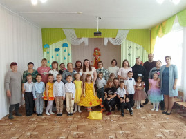 Осенний утренник а средней группе Осенний утренник а средней группе.