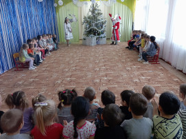 Прощание с ëлочкой в детском саду. Прощание с ëлочкой в детском саду.