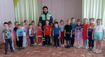 Инспектор полиции в гостях у дошколят Инспектор полиции в гостях у дошколят.