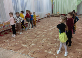 Утренняя гимнастика в детском саду Утренняя гимнастика в детском саду.
