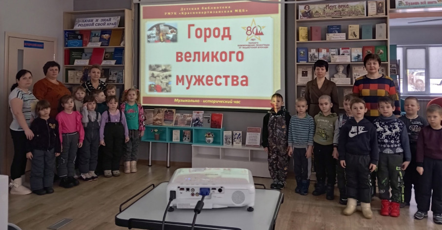 Экскурсия в детскую библиотеку. Экскурсия в детскую библиотеку.