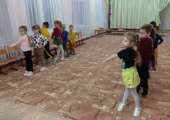 Утренняя гимнастика в детском саду Утренняя гимнастика в детском саду.