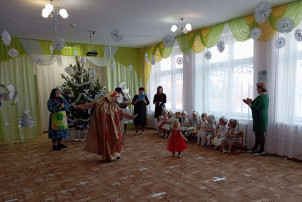 новогодний утренник в разновозрастной группе от 1,6 до 3 лет. новогодний утренник в разновозрастной группе от 1,6 до 3 лет.