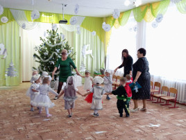 новогодний утренник в разновозрастной группе от 1,6 до 3 лет. новогодний утренник в разновозрастной группе от 1,6 до 3 лет.