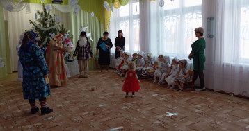 новогодний утренник в разновозрастной группе от 1,6 до 3 лет. новогодний утренник в разновозрастной группе от 1,6 до 3 лет.