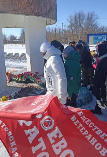 Церемония возложения цветов к обелиску Славы Церемония возложения цветов к обелиску Славы.